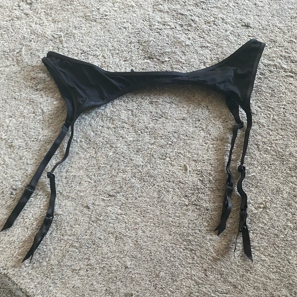 Madison Close Black Suspender Belt M